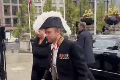 Hoffsjefen dukket opp med snutehatten igjen