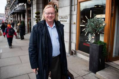 Oljegründer Berge Gerdt Larsen tror på prisras: –Oljeprisen skal ned til 60 dollar fatet