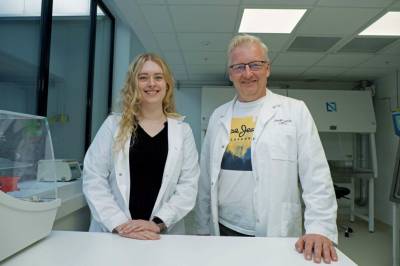 Hvordan blir en bakterie motstandsdyktig mot antibiotika?