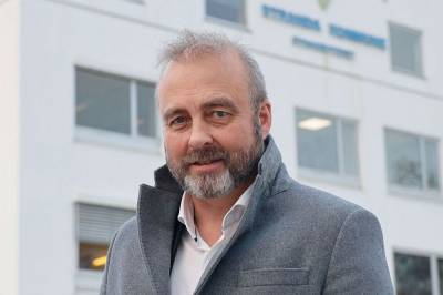 Avgått kommune­direktør gir ut bok