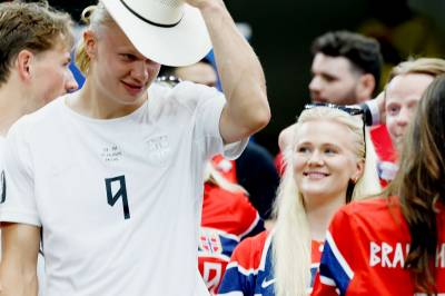 De lever i en drøm, en vill en