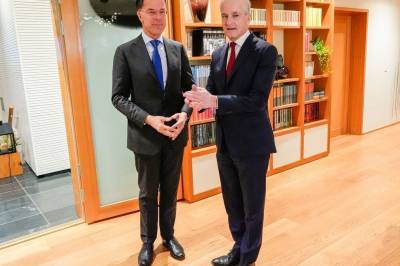 Nato-sjefen sikker på at Hormuzstredet blir åpnet