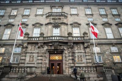 Amerikanerne på plass i Danmark – har heist Grønlands flagg