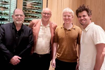 Super-gründer Patrick Collison kontrollerer et selskap verdt 1000 mrd. Da han møtte Magnus Carlsen åpnet han sjekkheftet