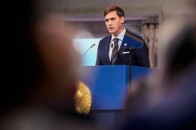 Nobelkomiteen har lagt ut alle verv og økonomiske interesser