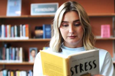 Studenter i utlandet opplever historisk prissjokk – Rikke (22) har 900.000 i studielån