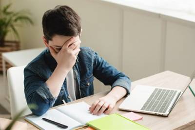 Alder ved første diagnose av ADHD og utdanningsresultater