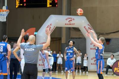 Her avgjør han kampen. To bergenslag slåss om å bli norgesmestere.