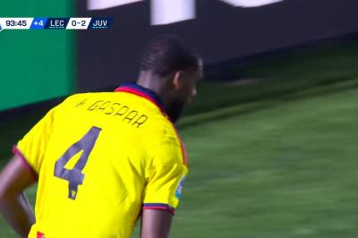 Kialonda Gaspar med rødt kort