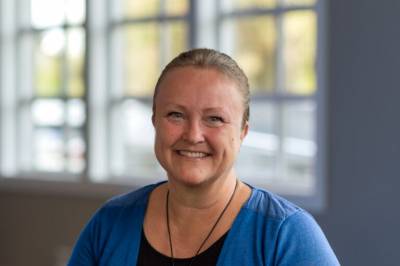 Først mister folk toget. Deretter må de betale mer for å bruke bilen de nå er avhengige av