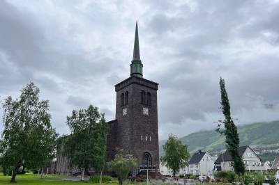 Langfri, gudstjenester og stengte butikker