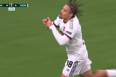Rafael Lubach med mål mot Bayer Leverkusen