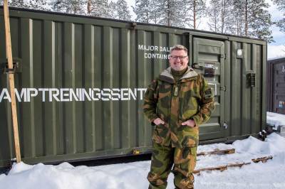 Oberstløytnant jobbet med millionavtaler – sluttet etter intern alarm om dobbeltrolle