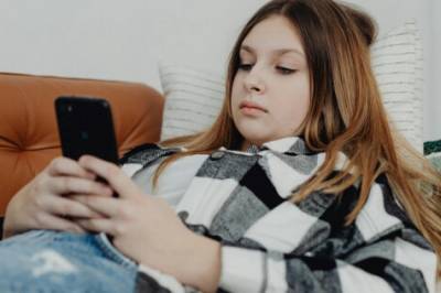 (+) Sjekker du mobilen ofte? Det er dårlig nytt for konsentrasjonen din