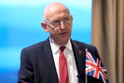 Forsvarsministeren bekrefter: Norsk-britisk tokt for å stoppe russiske ubåter