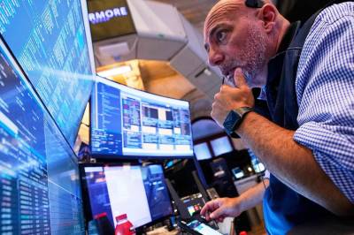 Wall Street starter halvåret med børsfall – Tesla faller
