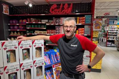 Har opplevd både opp- og nedturar som butikksjef. No leiar han butikk med rekordomsetning