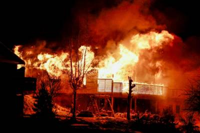 Hus totalskadd i brann