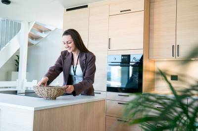 Cathrine var gravid og kvalm. Likevel slapp hun sykmel­ding.