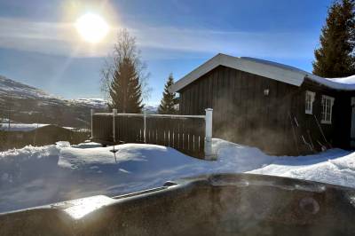 Får inn over 130.000 kroner i året på hytteutleie: – Funker så bra