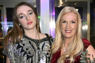 - Kjenner ikke sin milliardær-pappa