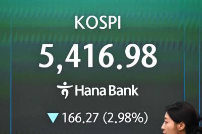 Oljeprisen over 100 dollar sender Asia-børsene ned før helgen