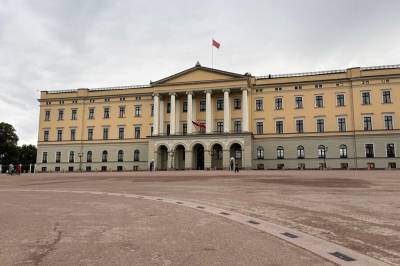 Har ryddet blomstene på Slottsplassen