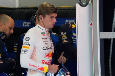 Max Verstappen krasjet stygt på hjemmebane i Nederland – løpet måtte stoppes
