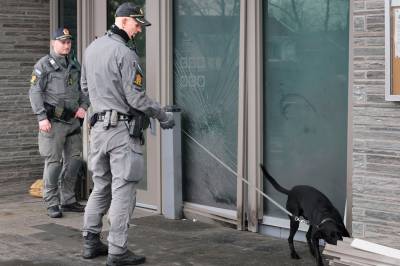 Mor og tre sønner vareteksfenglset etter ambassadebombingen