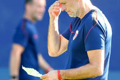 Spiller ikke mot Frankrike