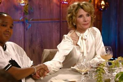 Vi anmelder låt for låt