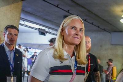 Mette-Marit alene igjen i Norge