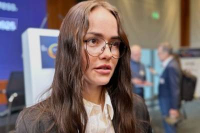 På hemmelig sted i Kyiv møtte Støre en helt usedvanlig kvinne. Mange mener hun er et geni. Noen frykter hun er en bløff.