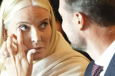 Sjekk datoen: Sendte kyss til Epstein