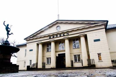 Oslo Børs steg 0,5 prosent. Offshoreaksje til værs etter salg av skip – tung dag for lakseaksjer.