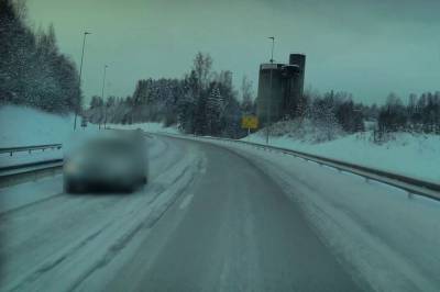 Bil kjørte mot kjøreretningen i fire kilometer