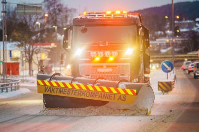 Lange køer på flere veistrekninger i Oslo-området mandag morgen