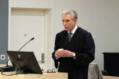 «At han tar seg ukritisk til rette overfor jenter – det er det ikke dekning for»