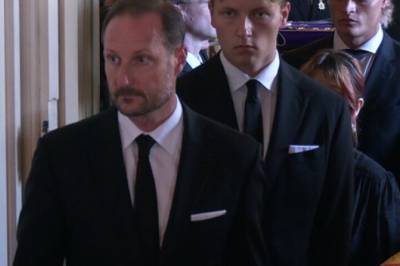 Marius fører kisten