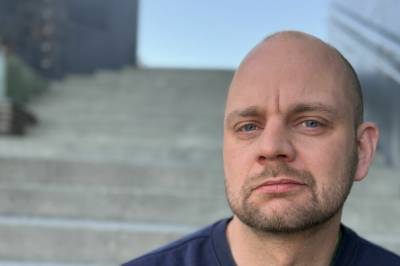 – Skal legge vekk mobilen