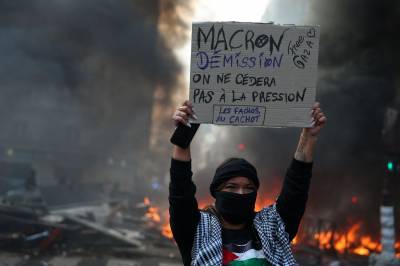 Macron skal tale til folket etter voldsbølge: Over 1800 pågrepet