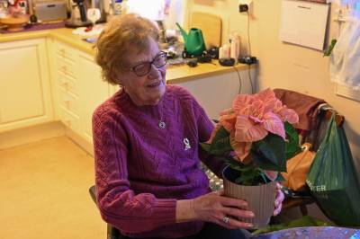 Åse (86) er familiens bakermester: –Jeg har vel bakt over 200 lefser i år