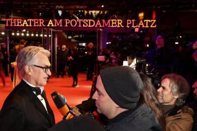 Filmfestival i hardt vær: Er det mulig å holde film og politikk adskilt?