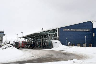 Tromsø lufthavn midlertidig stengt på grunn av uvær