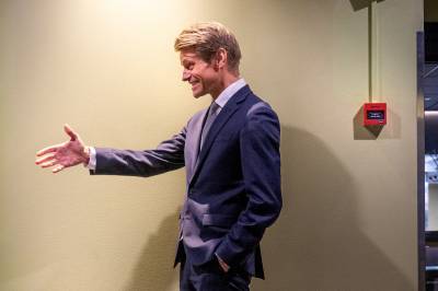 Vil ha hilserutiner i klasserommet: – Sunn folkeskikk