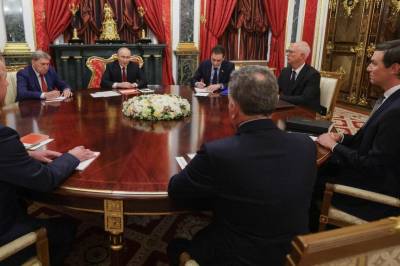 Møtet mellom Putin og USA startet