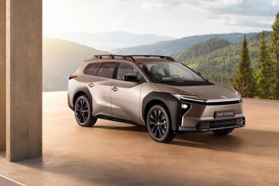 Toyota viser større versjon av bZ4X