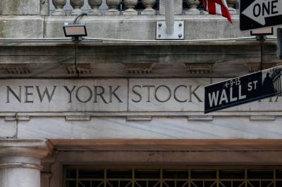 Wall Street åpner forsiktig opp