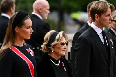 Kongefamilien må gjøre dette i en måned