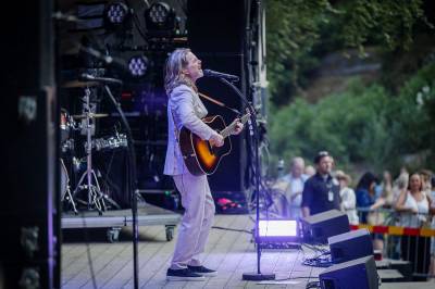 Se foto­grafens beste bilder fra torsdagen på Ravne­dalen Live